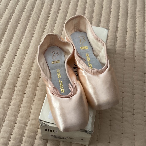 Bloch Girls/Women's Satin Pointe Shoes in Light Pink - Picture 1 of 4
